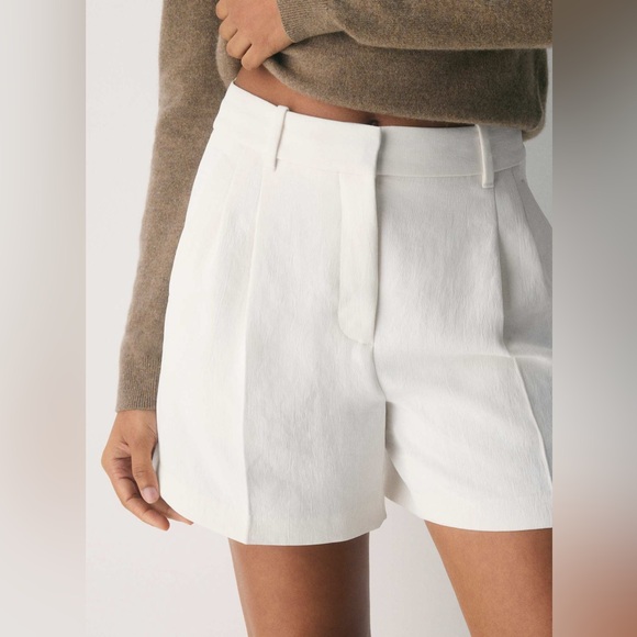 Aritzia Pants - Aritzia The Effortless Short™ Mid-Thigh - Crepette™, Light Birch